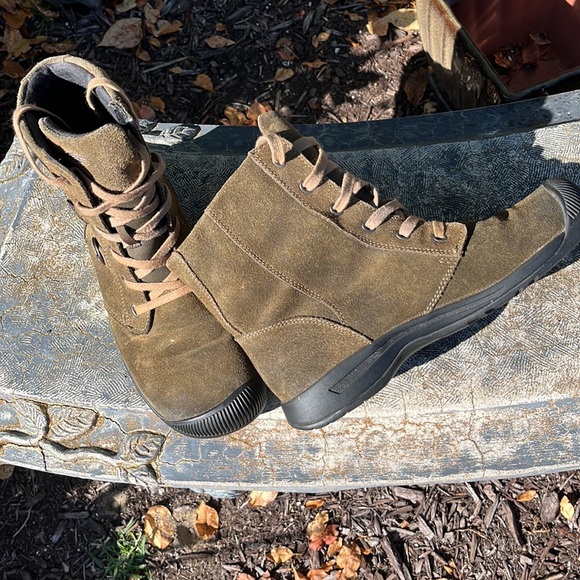 EUC Keen olive suede tie boots EU 39.5 US 9 - Picture 2 of 13